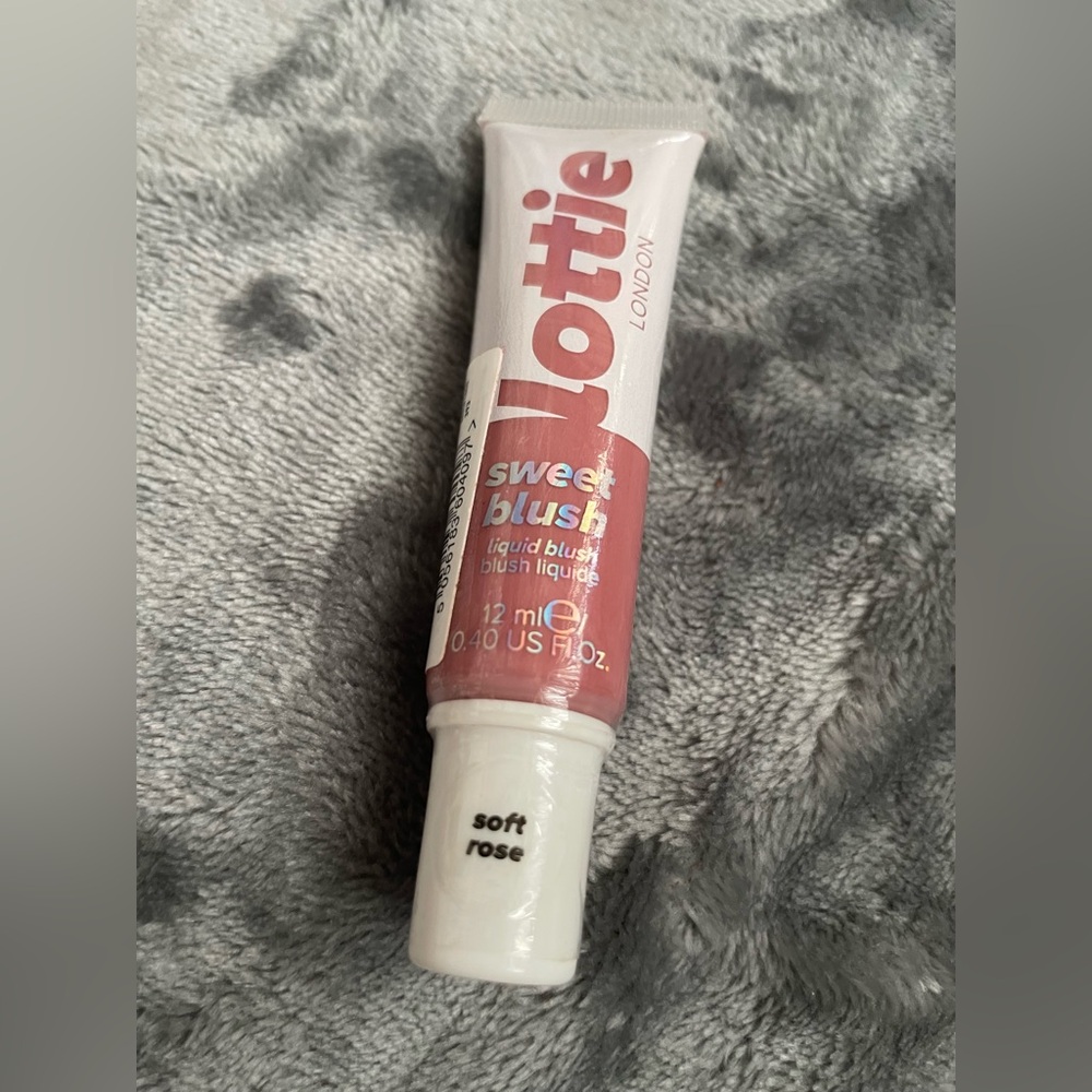 Lottie soft liquid blush in soft rose new!